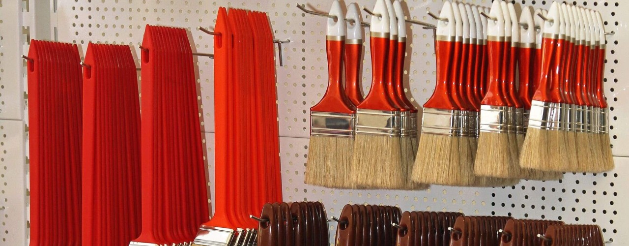 Retailers need to keep shop floors tidy & displays easy to update. Pegboard hooks provide the flexibility needed for fast-paced environments